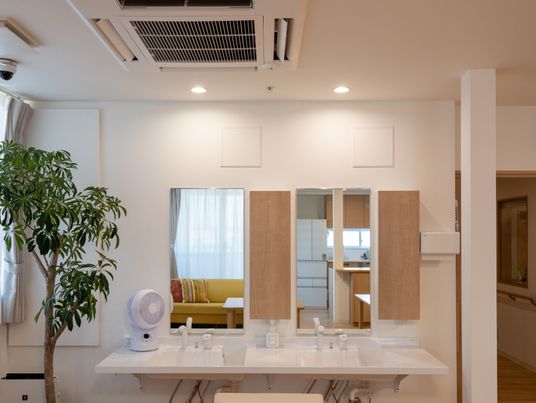 明るい洗面台エリア