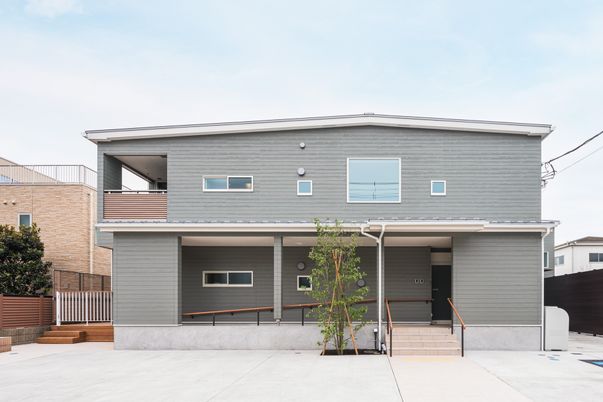 広々とした外観