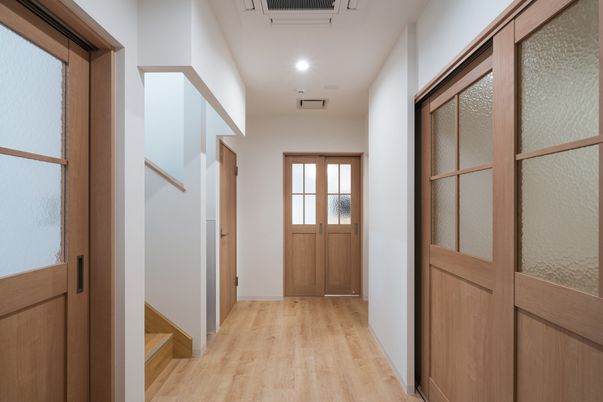 広い空間の廊下