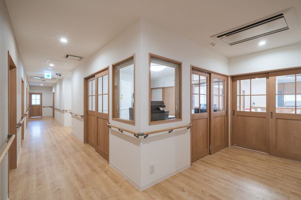 温もり感じる廊下