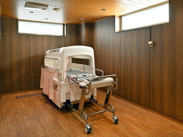 柔らかな照明の浴室 浴室 柔らかな照明が落ち着く空間で、快適に過ごせます。移動しやすい設計です。