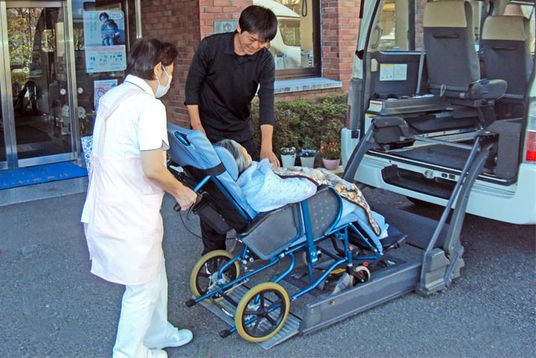 車椅子の乗降シーン