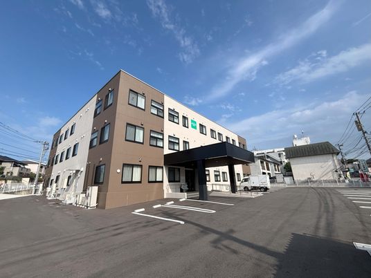 広々とした外観
