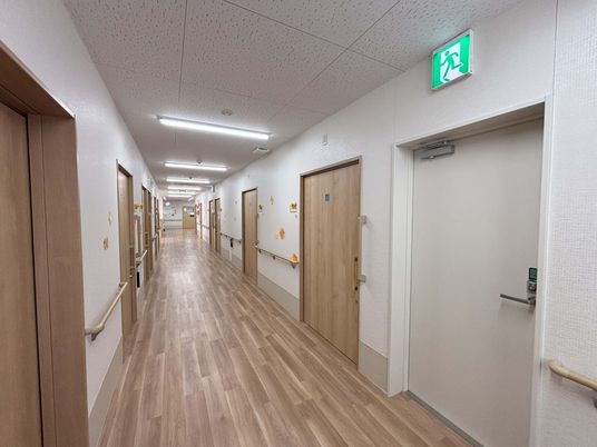 安全で広々とした廊下