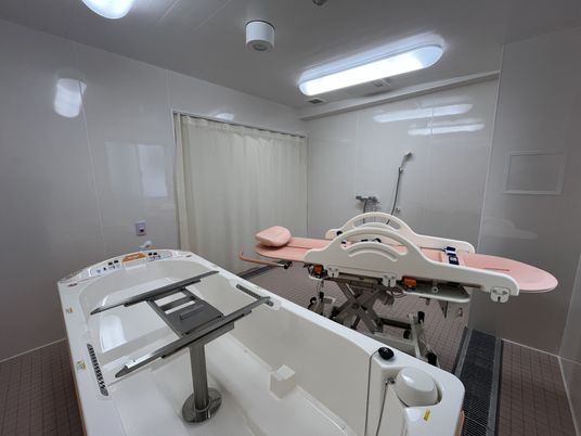 機能訓練室内の浴室