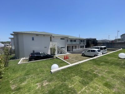広々とした駐車場