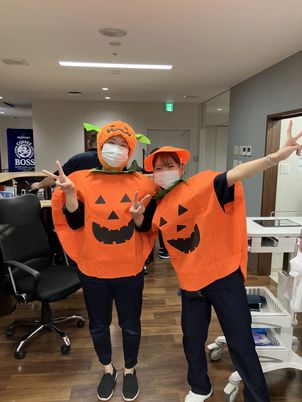 ハロウィン衣装のスタッフ