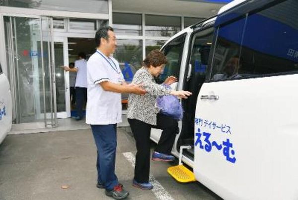 送迎車の入り口