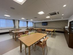 広々とした明るい部屋