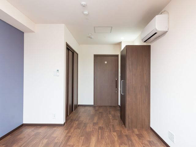 シンプルな居室 居室 シンプルで落ち着いた雰囲気のある居室です。エアコン完備で快適に過ごせます。