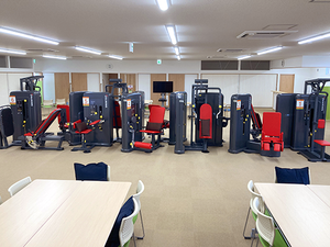機能訓練室の運動機器  