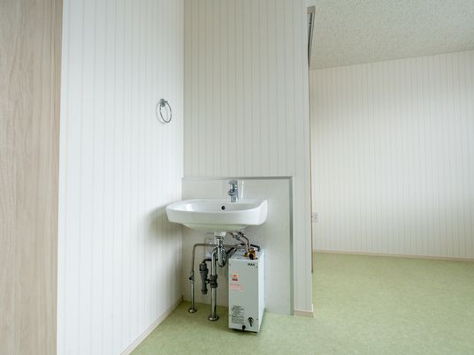 シンプルな白い洗面台