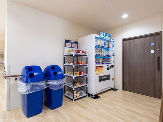 自販機とゴミ箱のスペース  