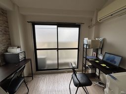 明るい日差しの居室