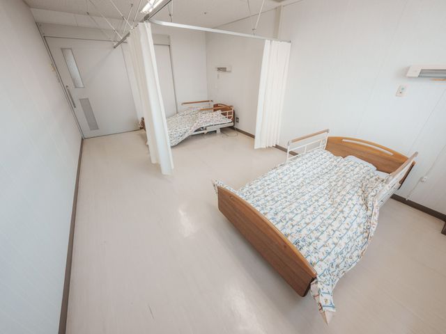 明るい二床の居室 居室 広々とした明るい居室で、快適に過ごせます。それぞれのスペースがゆったり確保されています。