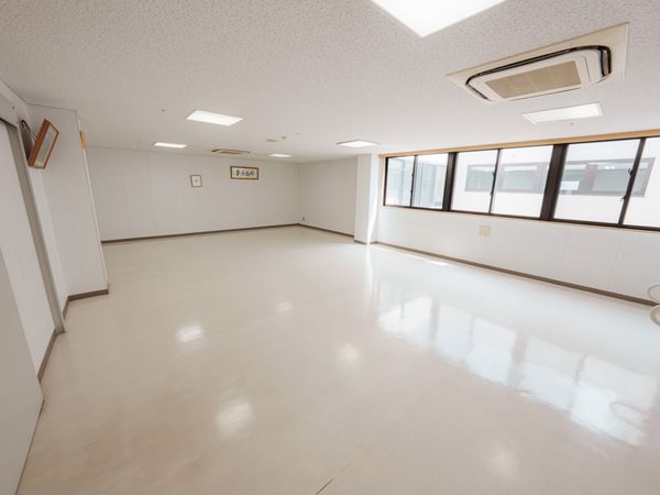 広々とした多目的室