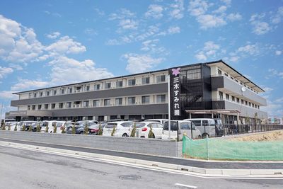 広々とした外観