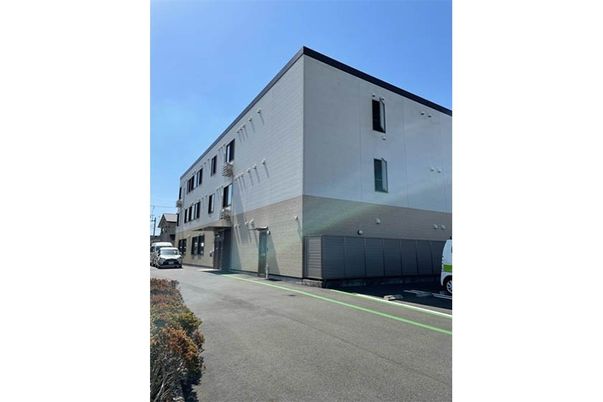 三階建ての外観