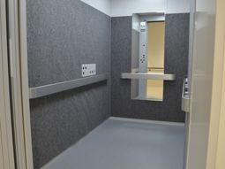 広いエレベーター