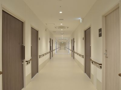 明るい長い廊下