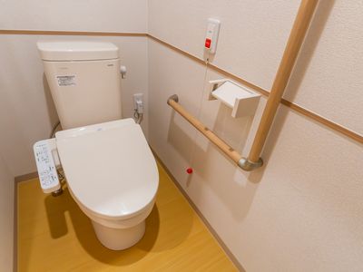 手すり付きのトイレ