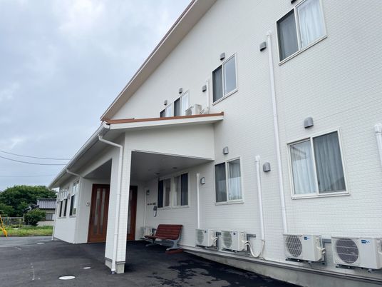 機能的な建物の外観