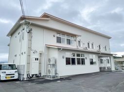 広々とした外観