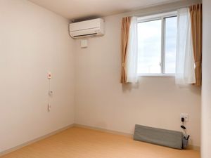 シンプルで清潔な居室