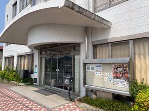 施設の正面玄関
