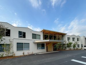 モダンな建物外観  