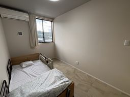 明るい個室の居室
