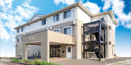 広々とした建物外観