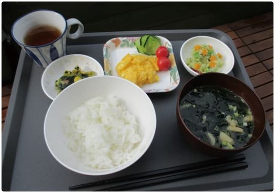 健康的な食事の膳