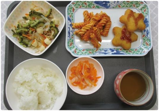 食事の盛り付け例  