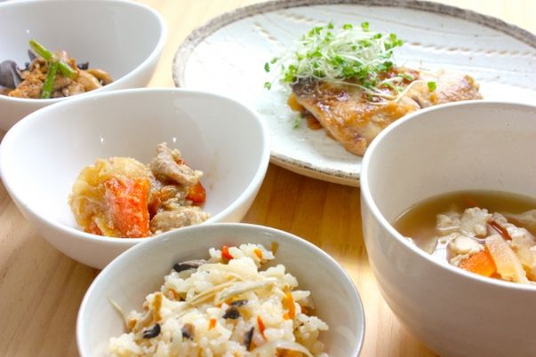 多彩な料理の食堂