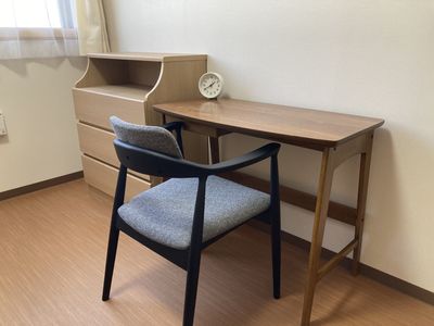 机と椅子の居室