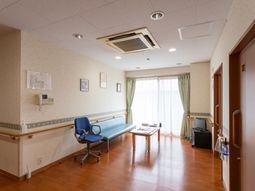 明るく広々とした居室