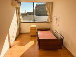 陽光差し込む居室