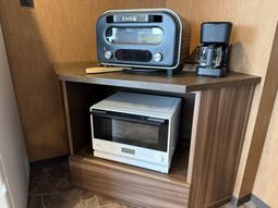 電子機器が並ぶ棚