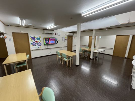 広々としたダイニングルーム  