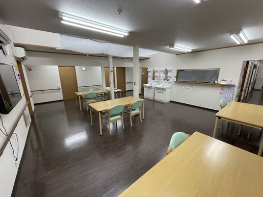 広々としたラウンジ