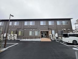 落ち着いた建物の外観