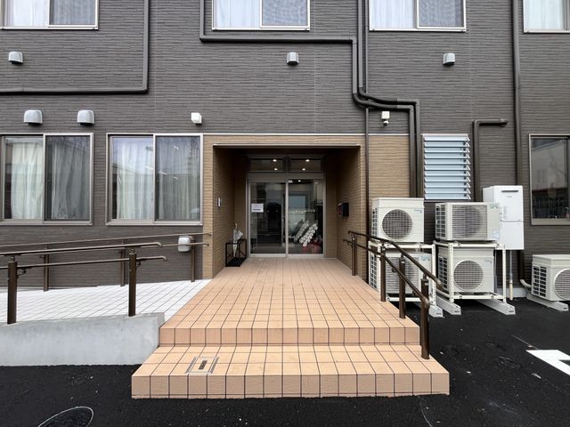 階段のある外観