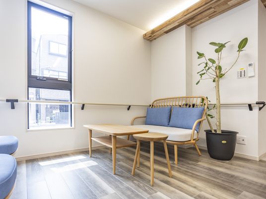 自然光が注ぐ明るい室内