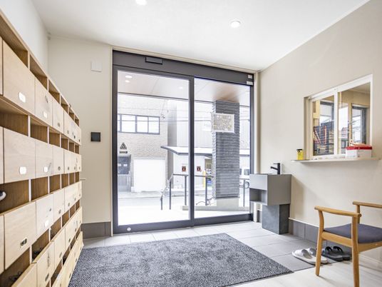 広々とした玄関スペース