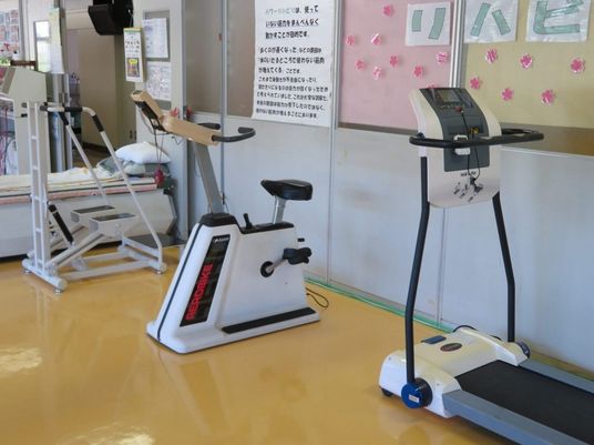 機能訓練室の運動機器  