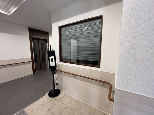 手すりのある廊下