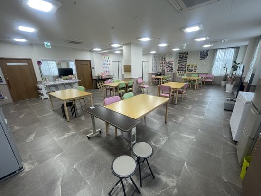 広々としたラウンジ