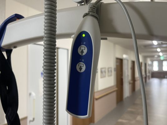 介護機器を持つ廊下