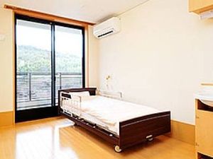 明るい居室のベッド  